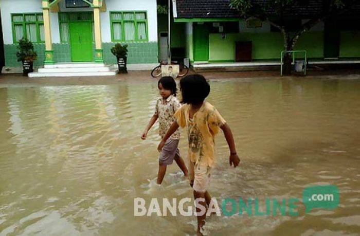 Rumah dan Sekolah Kebanjiran, SDN 2 Ngadirenggo Trenggalek Diliburkan