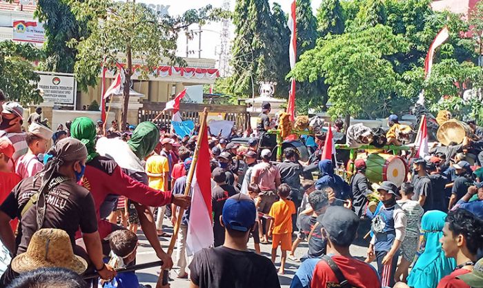 Tolak Bongkar Muat Batu Bara Jasatama, Warga Tiga Kelurahan Kembali Geruduk DPRD Gresik​