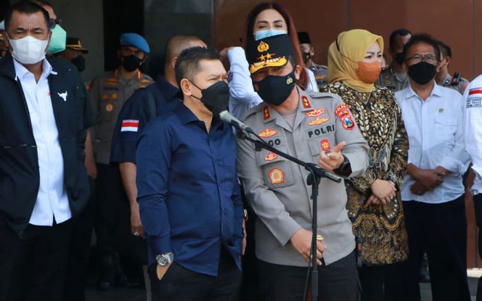 Kunker Reses Komisi III DPR RI di Mapolda Jatim, Lepas 77 Mobil Vaksinasi dan Berikan 2 Ribu Sembako