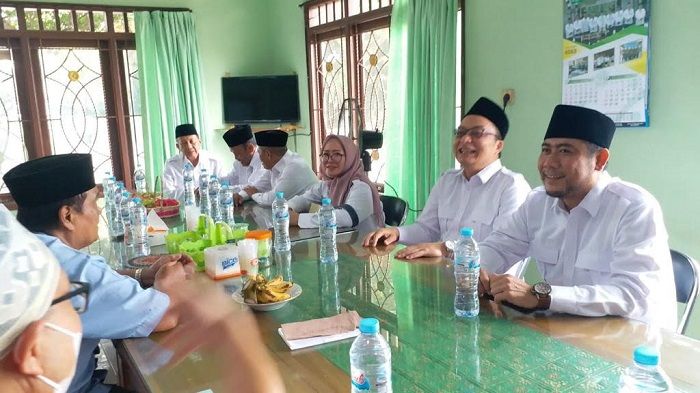 Ketua Gerindra Gresik Disambati Perbaikan Bangunan di Makan Sunan Giri