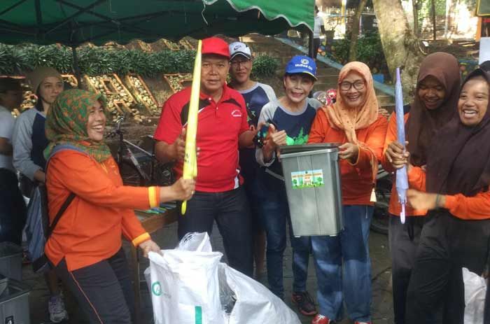 Peringati HPSN, Ratusan Orang Pungut Sampah di Kawasan Huko Trenggalek