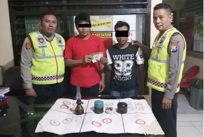 Judi Dadu Saat Ramadan, 2 Warga Kedamean Gresik Dibekuk Polisi