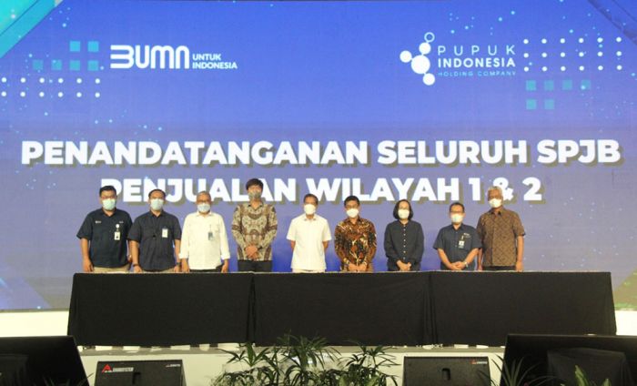 Siapkan Distribusi Pupuk Bersubsidi 2022, Petrokimia Gresik Teken SPJB Bersama 372 Distributor