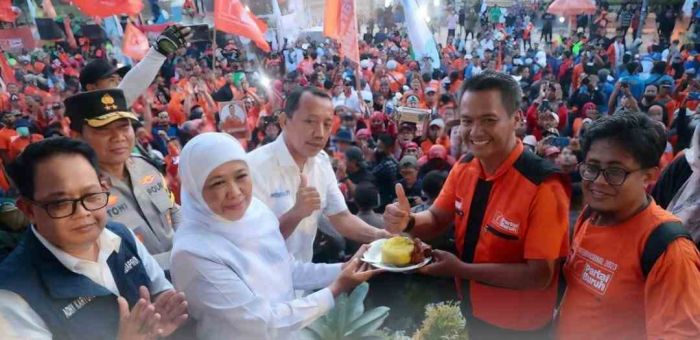 Ucapkan Selamat Hari Buruh Dunia, Khofifah Optimistis Pekerja Jatim Terampil