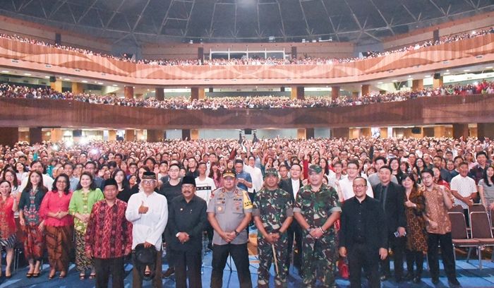 Hari Natal, ​Pakde Karwo Ajak Umat Kristiani Bergandengan Tangan Demi NKRI