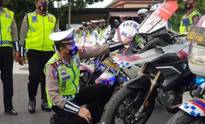 ​Hadapi Libur Panjang dan Operasi Semeru, Kasatlantas Polres Tuban Cek Kelengkapan Personel