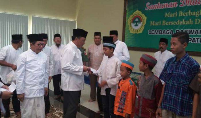 LDII - PDAM Gresik Bagikan 1.100 Paket Sembako kepada Dhuafa