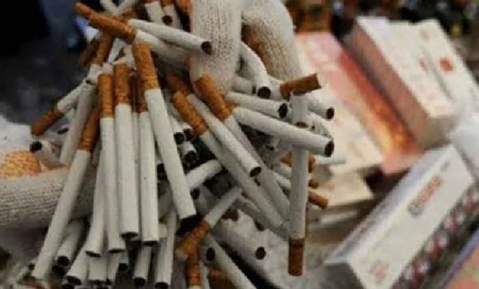 Sita Rokok Ilegal, Petugas Bea Cukai Madura Geledah Kantor Jasa Pengiriman di Pamekasan