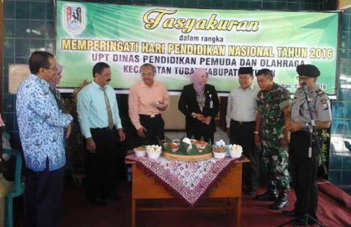 Peringati Hardiknas dan Tasyakuran atas Prestasi yang Didapat, UPTD Disdikpora Tuban Tumpengan