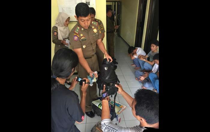 Terjaring Pol PP, 12 Pelajar MTs/SMA/MAN Bawa Sajam, Obeng, dan Jimat