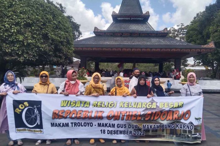 Komunitas Sepeda ROS Sidoarjo Gelar Wisata Religi di 3 Tempat, Salah Satunya di Makam Gus Dur