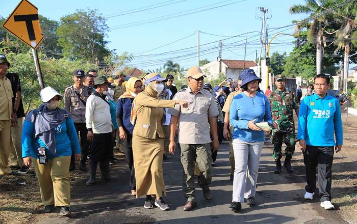 Tanam Puluhan Bibit Tabebuya, Pemkot Probolinggo Ubah Bekas TPS Jadi Lebih Asri