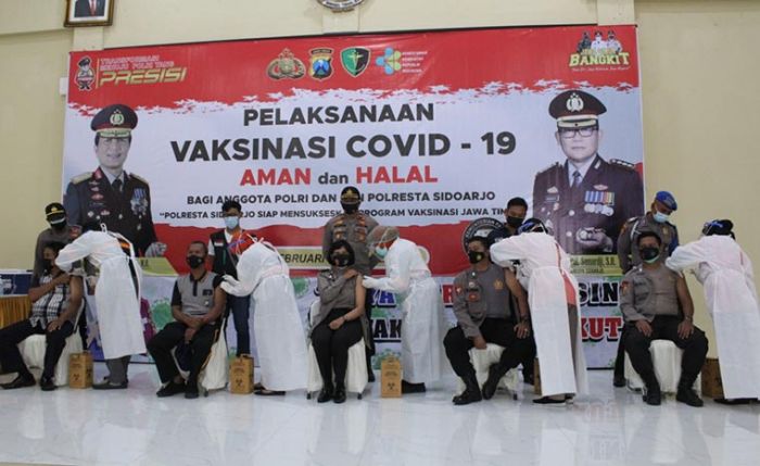 Ribuan Anggota dan ASN Polresta Sidoarjo Jalani Vaksinasi Covid-19