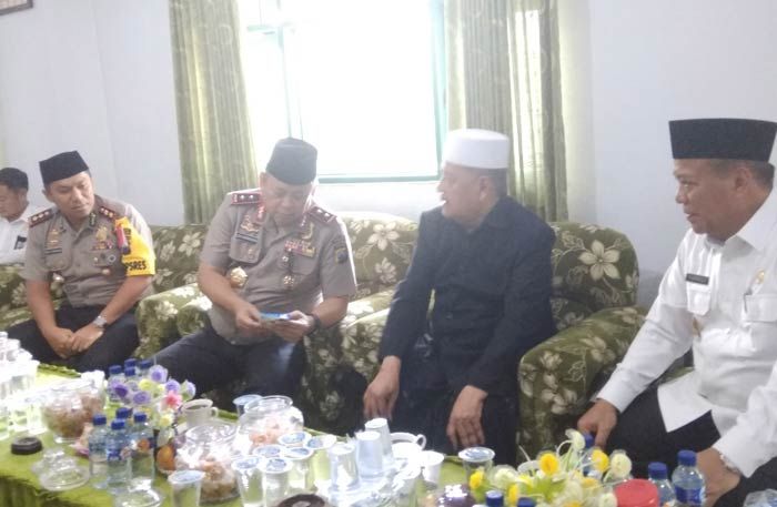 Kunjungi Ponpes Sunan Drajat, Kapolda Jatim Ajak Kiai dan Santri Perangi Berita Hoax