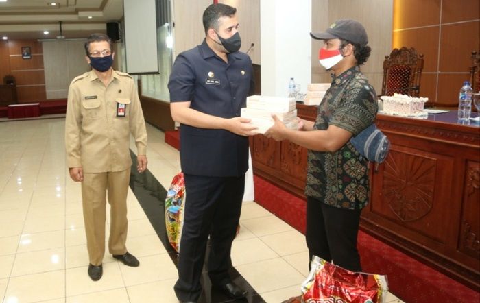 ​Hasil Urunan ASN, Wali Kota Probolinggo Bagikan Beras dan Multivitamin ke Panti Asuhan