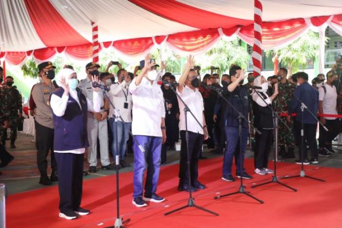 ​Bersama Tiga Menteri, Gubernur Khofifah Tinjau Vaksinasi di Bojonegoro