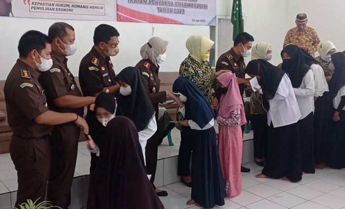 Peringati Hari Bhakti Adhyaksa, Kejari Kota Kediri Gelar Donor Darah dan Santunan ke Panti Asuhan