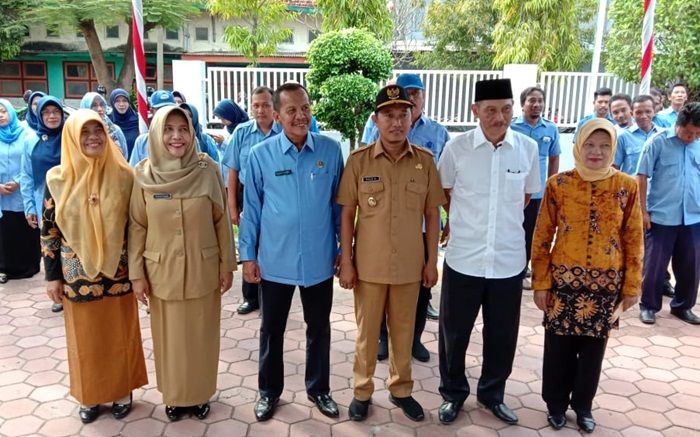 Masuki Masa Purna, Wabup dan Direktur PDAM Pamekasan Beri Tali Asih 3 Pegawai