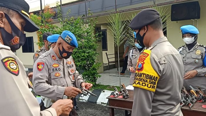 Antisipasi Penyalahgunaan, Polres Pamekasan Cek Senpi Dinas Anggota