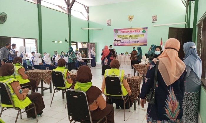 TP PKK Sumenep Gandeng Dinkes Berikan Pembinaan UKS kepada Siswa dan Guru SMPN 1