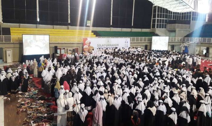 Ribuan Kiai, RGS, dan Alumni Pesantren Indonesia Ikrar Dukung Jokowi-Ma