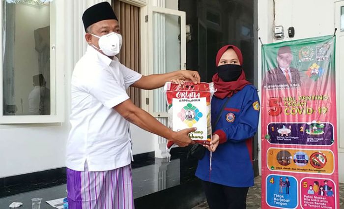 Kolaborasi dengan PMII, H. Syafiuddin Asmoro Bagikan Bantuan Sembako ke Driver Ojol dan Disabilitas