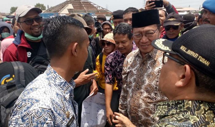 ​Diwarnai Aksi Protes, Ground Breaking Pasar Besar Tuban Tetap Berjalan Mulus