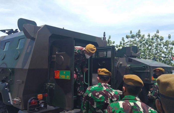 Cek Alutsista, Danpussenarm Kostrad Kunjungi Yon Armed 12 Ngawi