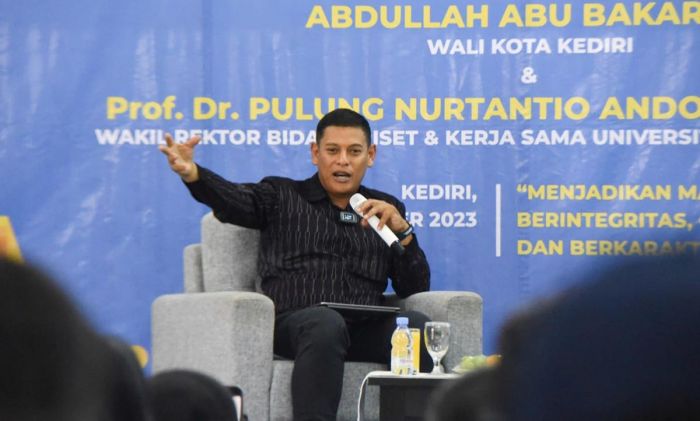 Isi Kuliah Umum di Udinus, Wali Kota Kediri Tekankan 3 Hal Penting Kunci Kesuksesan