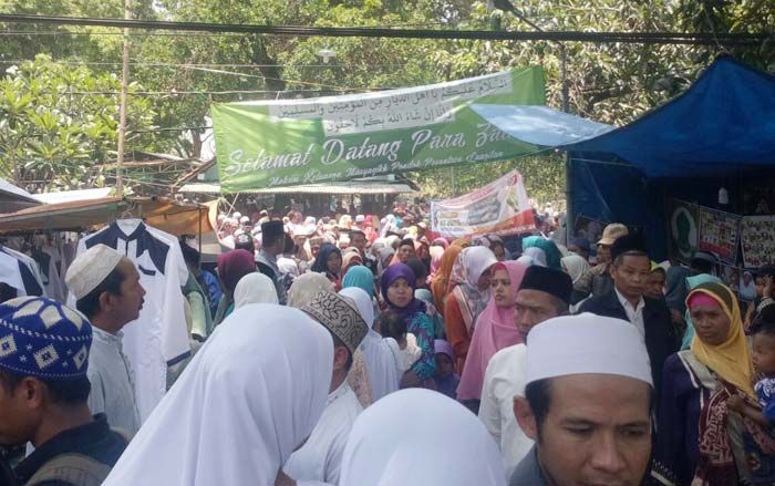 Haul Masyayikh Ponpes Langitan, Ribuan Peziarah Padati Area Makam