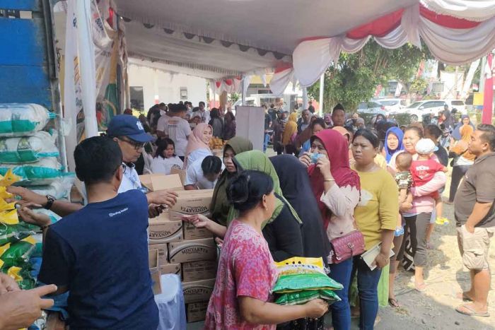 Pastikan Stok Beras Aman, Kepala Bulog Cabang Kediri Lakukan Sidak di Pasar Setonobetek