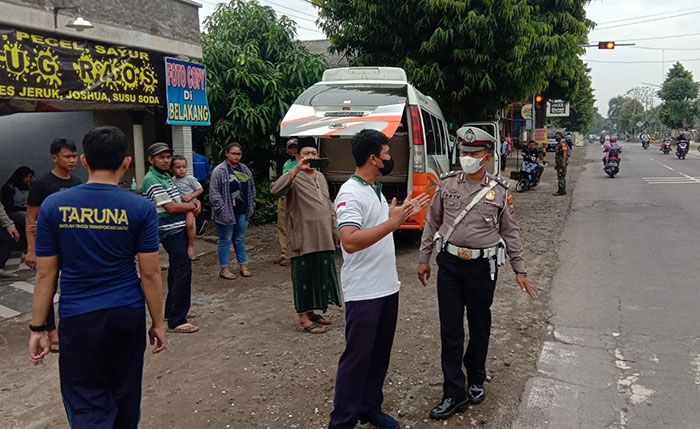 Libatkan Tiga Kendaraan, Kecelakaan Beruntun Terjadi di Jalan Raya Srengat Blitar