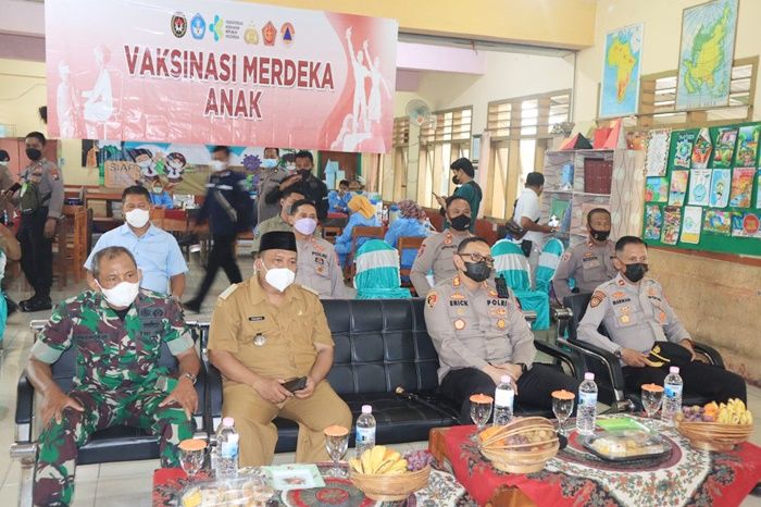 Kapolres Pasuruan Pimpin Zoom Meeting Vaksinasi Merdeka Anak Bersama Kapolri di SDN Kebon Waris 1