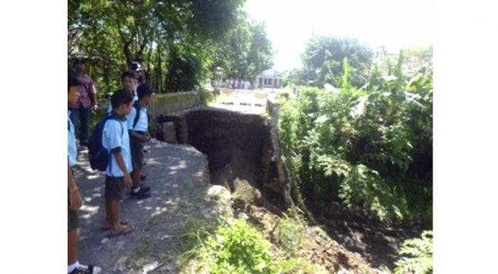 Jembatan Putus, Desa Candiwatu Mojokerto Terisolir