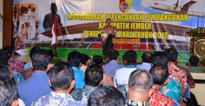 Pembangunan di Kabupaten Jember Positif