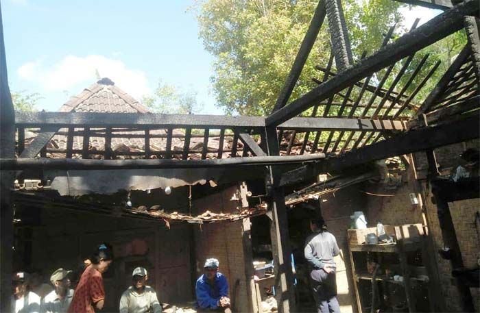 Rumah di Nawangan Pacitan Terbakar, Dapur Hangus Jadi Abu