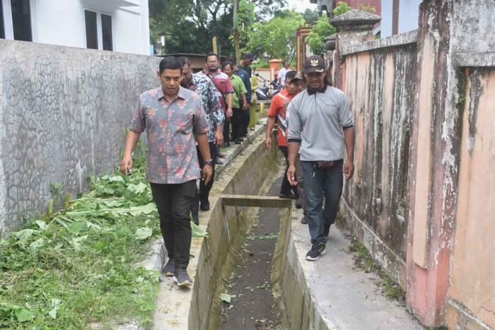 Wali Kota Kediri Tinjau Saluran Air yang Dibangun dengan Prodamas