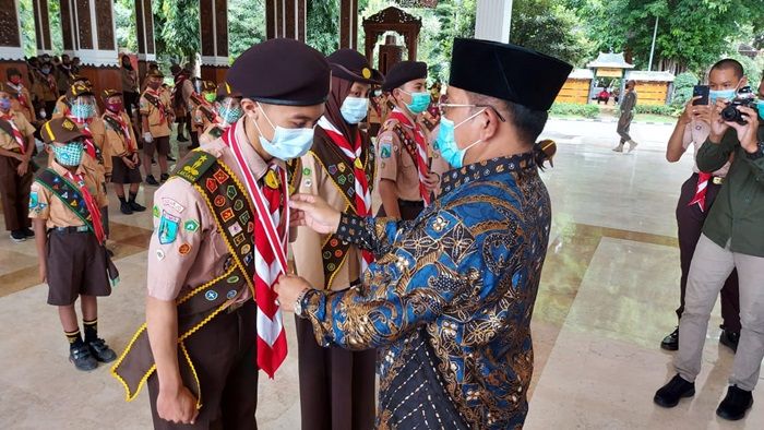 Pj Bupati Sidoarjo Hudiyono Kukuhkan 95 Anggota Pramuka Garuda