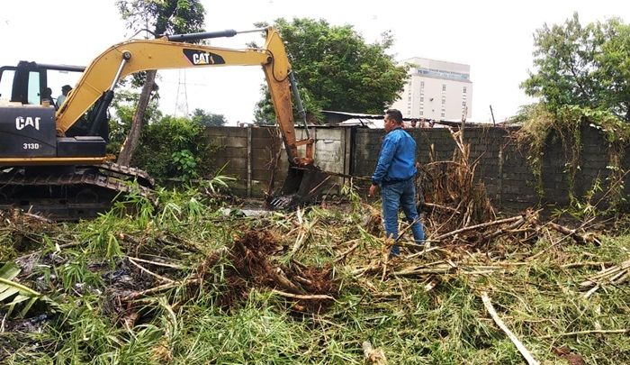 Kurangi Dampak Bencana, Pemkab Pasuruan Normalisasi Sungai dengan Alat Berat