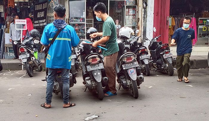 Masyarakat Keluhkan Jukir Tepi Jalan Umum, DPRD Gresik Bilang Begini