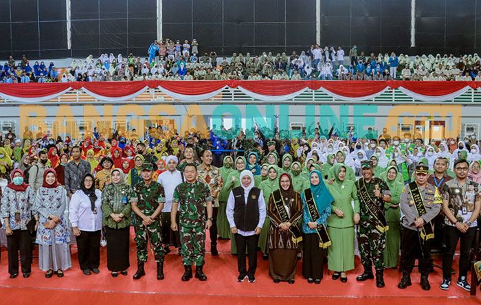 Pertama di Indonesia, KSAD Kukuhkan 13 Bapak dan Bunda Asuh Anak Stunting di Gresik