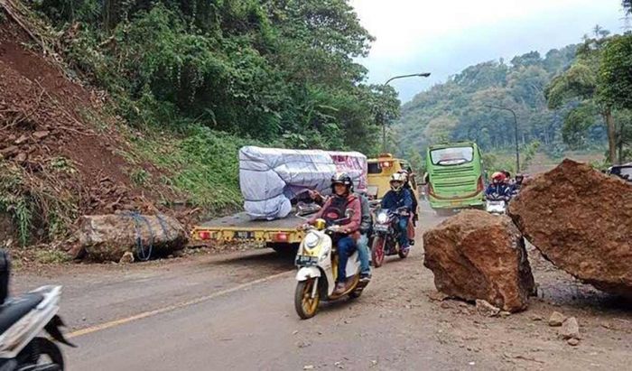 ​Situasi Terkini Jalur Bandung-Sumedang Pascalongsor di Cadas Pangeran