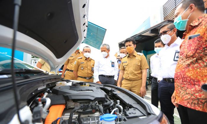 Kampanyekan Kendaraan Bermotor Listrik Berbasis Baterai, Wagub Jatim Uji Coba Kesiapan Infrastruktur