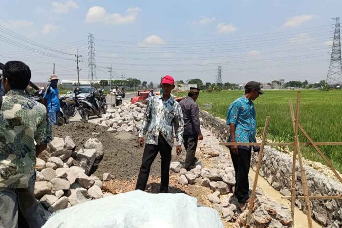 Khawatir Banjir, Petani di Tuban Protes Pengerjaan Drainase Permanen