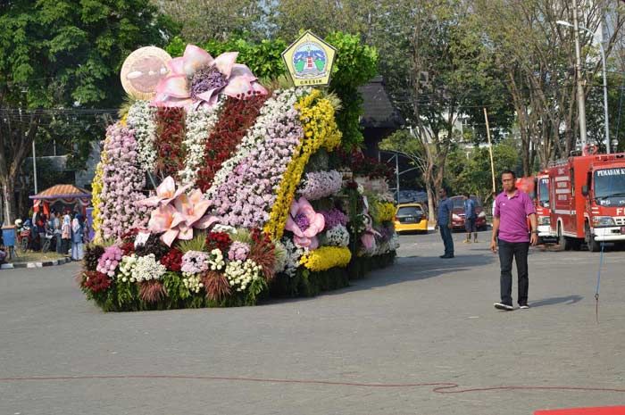 Mobil Hias Perusahaan Besar Warnai Gelaran Karnaval Pemkab Gresik