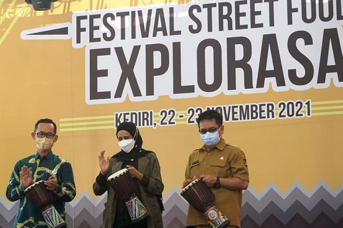 Ketua TP PKK Kota Kediri Jadi Juri Lomba Masak Festival Street Food Explorasa