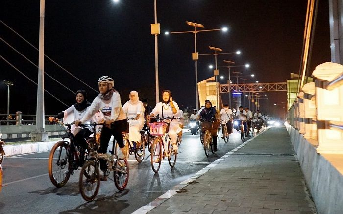 Peringati Hari Santri Nasional, Bunda Fey Gowes Bareng Makam Auliya