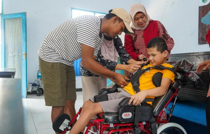 ​Tindak Lanjuti Instruksi Bupati Kediri, Dinsos Salurkan Bantuan Bagi Penyandang Disabilitas