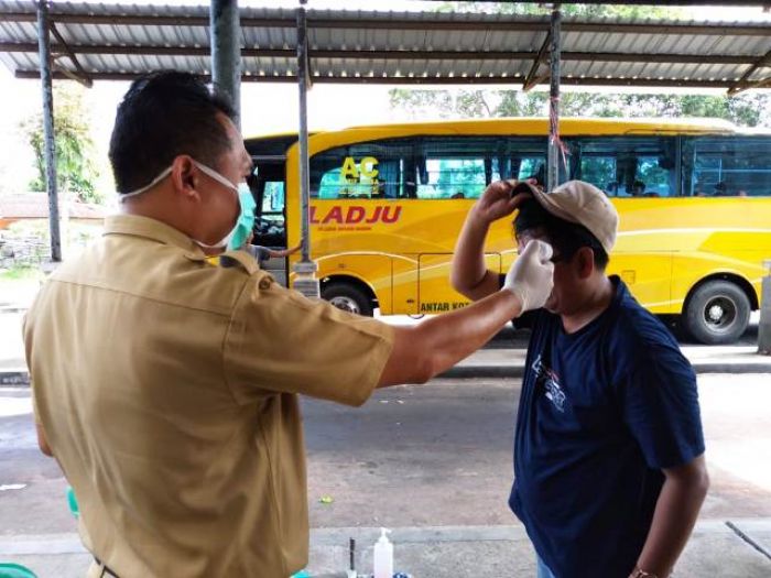 Screening Penumpang Bis, Pendatang dari Bali Terdeteksi Suhu Badannya 38 Derajat Celsius