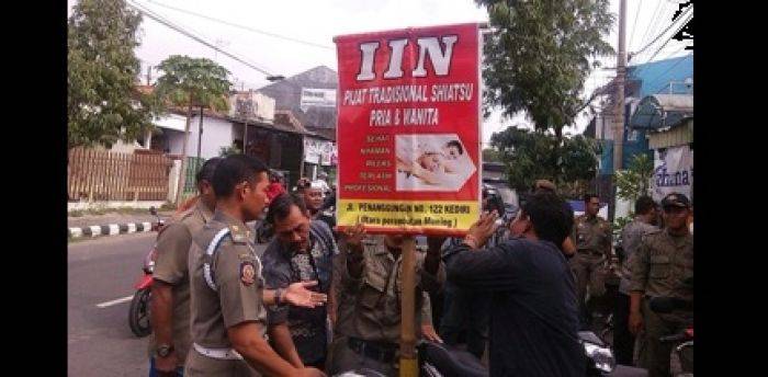 Tiga Panti Pijat Bodong di Kediri Disegel